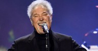 Tom Jones leaves festival audience in tears following health battle