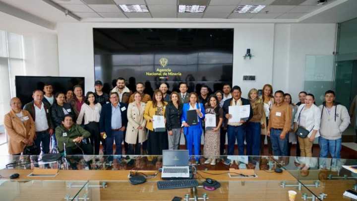 Boyacá avanza en formalización minera con entrega de 22 títulos a pequeños productores