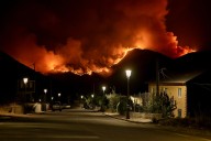 La situación de los incendios mejora pero “muy lentamente” con 15 fuegos graves en activo