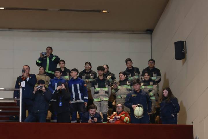 Bomberos tendrán nueva ley: cobertura de salud mental y gastos médicos avanzan al Senado