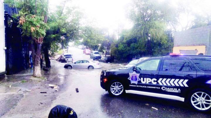 Afectados por lluvias en Saltillo reciben apoyo municipal