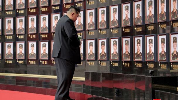 Kim condecora a los soldados norcoreanos que lucharon por Rusia en Ucrania