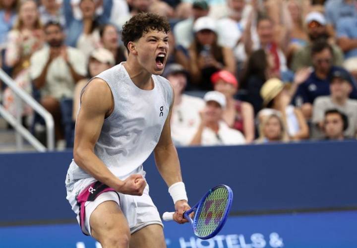 Tennis-Shelton withdraws injured against Mannarino at U.S. Open
