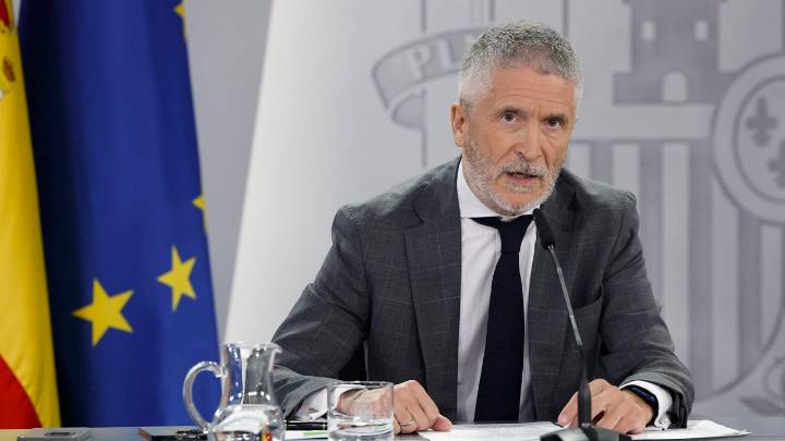 Marlaska acusa a Feijóo de usar "cualquier tragedia para hacer política": "Que se preocupe de sus gobiernos autonómicos"