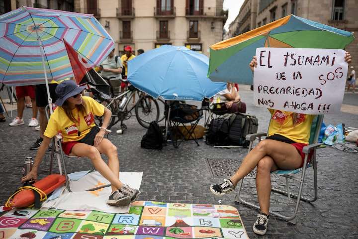 Los socorristas de Barcelona, en huelga indefinida, apelan a la responsabilidad del Ayuntamiento en plena ola de calor