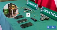 Tres detenidos y pistolas incautadas: manipulaban armas al interior de auto en el centro de Santiago
