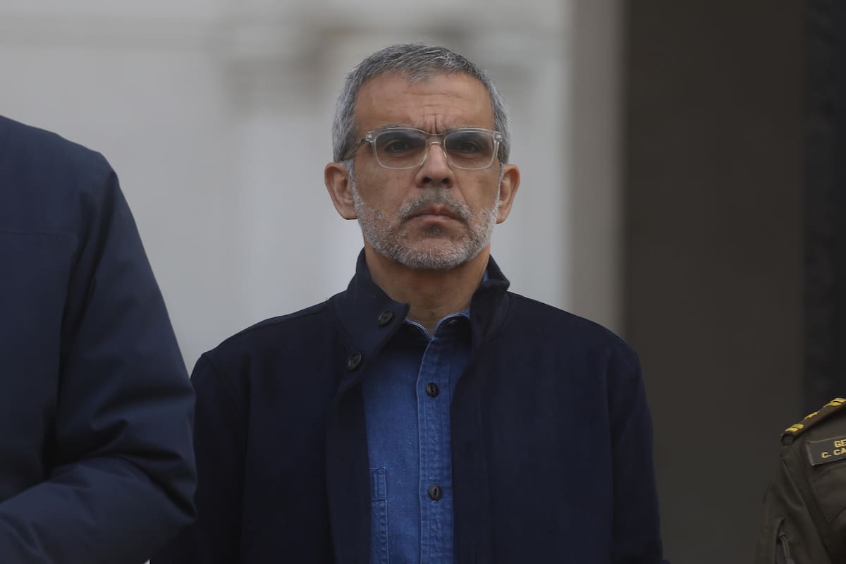 Gobierno sigue evaluando invocar la Ley Antiterrorista: ministro Cordero confirma querella por asociación criminal tras ataque en Victoria