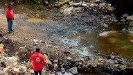 Pemex confirma derrame de crudo en Huauchinango y señala que lluvias dificultan trabajos