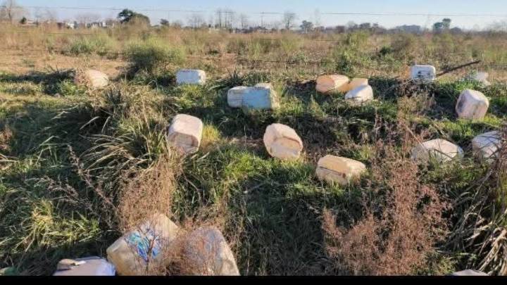 Encontraron bidones con químicos nocivos para el medio ambiente