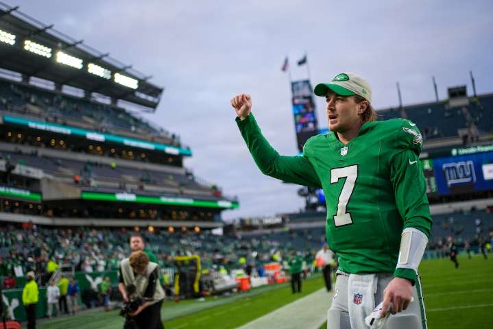 Former Eagles QB Kenny Pickett returns to Philadelphia amid Browns QB battle