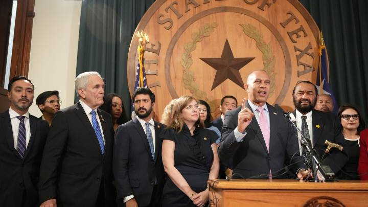 Demócratas de Texas se dirigen a Illinois para bloquear votación de mapa electoral