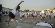 Los vecinos de San Cibrao das Viñas bailan a ritmo de zumba