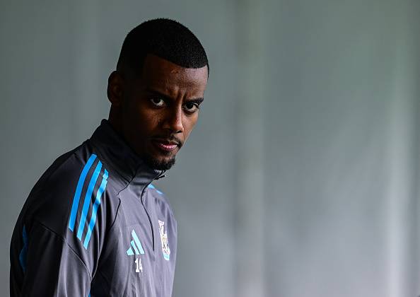 Newcastle chiefs turn up at Alexander Isak’s house in bid to resolve transfer saga