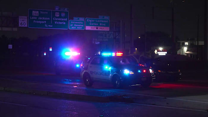 Pedestrian hit, killed by car on Gulf Freeway shuts down southbound lanes