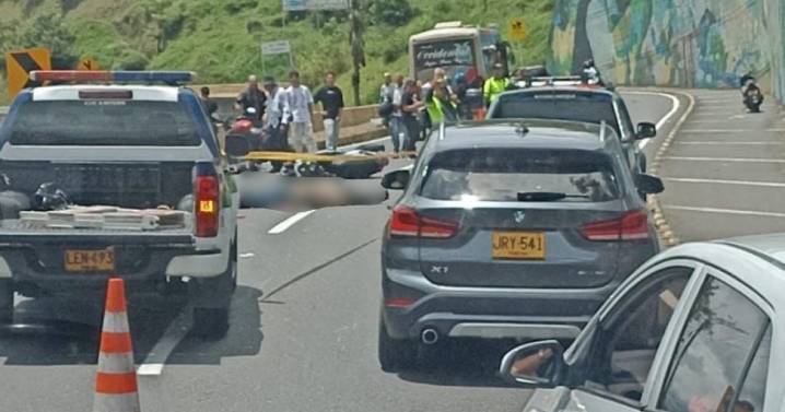Una mujer murió y otra resultó herida en un accidente de tránsito en la vía Pereira