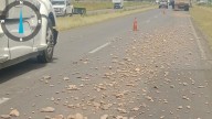 Vuelca camión en el kilómetro 38 de la carretera a Juárez