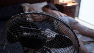 La acumulación de noches tórridas dispara el insomnio, los cambios de humor y el riesgo cardiovascular
