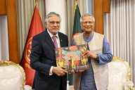 El canciller paquistaní se reúne con Yunus en Bangladés para estrechar lazos bilaterales