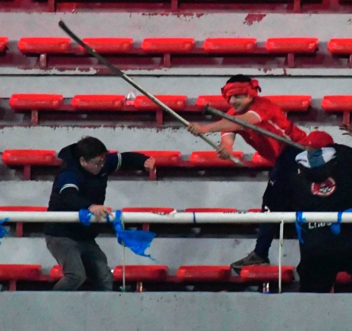 LINCHARON A HINCHAS DE LA «U» EN ARGENTINA
