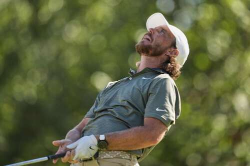 Tommy Fleetwood clings to 1-shot lead in Memphis as Scottie Scheffler lurks