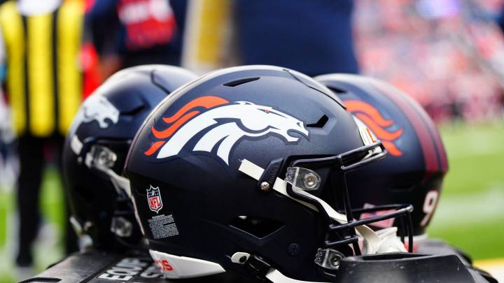 Broncos sign DL Michael Dwumfour