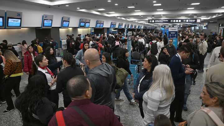 Aerolíneas Argentinas cancela 28 servicios y reprograma 43 por paro de controladores