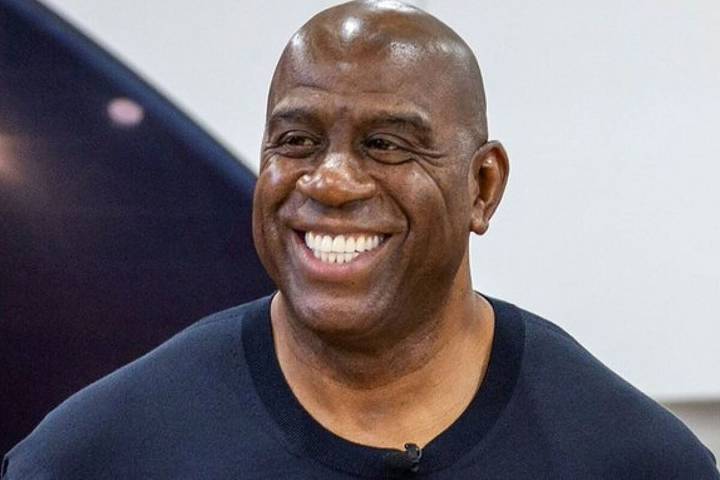 La leyenda de la NBA Magic Johnson reacciona a la barrida de los Dodgers contra los Padres de San Diego