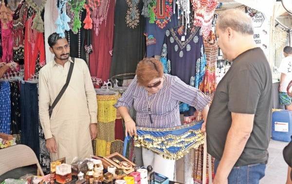 Desde Pakistán traen sus productos a Juárez