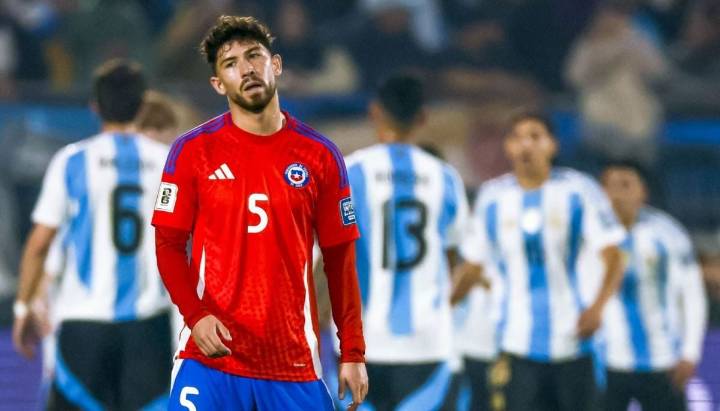 Podría perderse los partidos con La Roja: Así fue la dura lesión que sufrió Felipe Loyola en Argentina