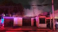 Incendio consume bodega de solventes en Ecatepec