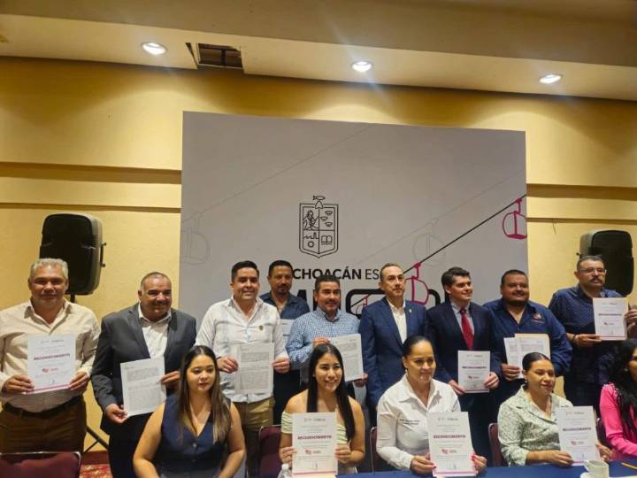 Atestigua lsidoro Mosqueda la firma del convenio “Orgullo Migrante”