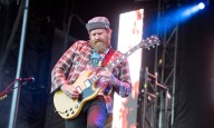 Muere excantante y guitarrista de la banda Mastodon tras ser impactado por auto