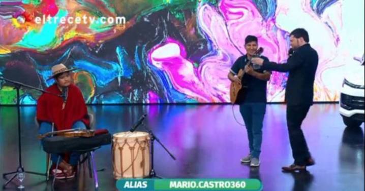 Es salteño, no tiene brazos, toca el violín y el bombo con sus pies, y conmovió a Guido Kaczka en “Buenas noches familia”