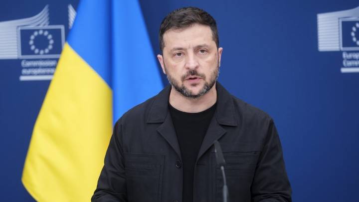 Zelensky says Russia 'must end war' as he arrives in Washington for Trump talks