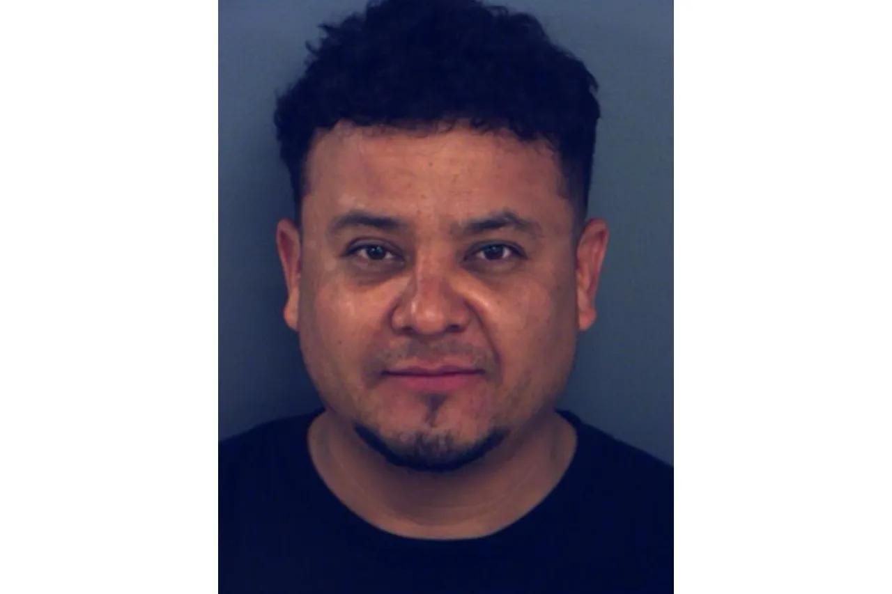 El Paso: Arrestan a hombre buscado por órdenes activas de delitos graves