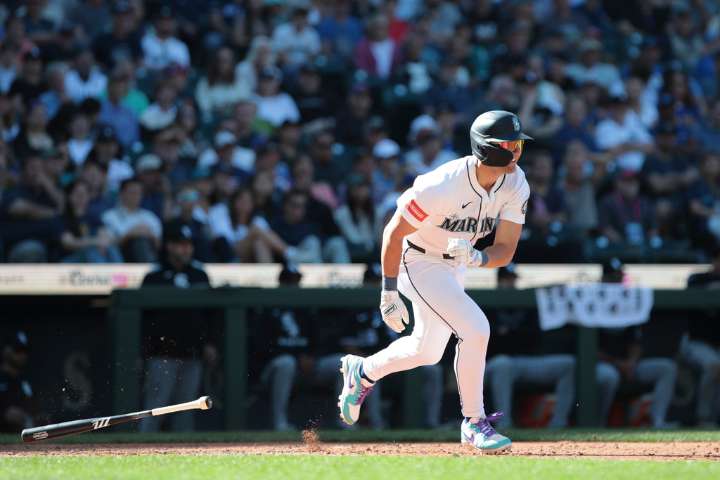 Canzone hits walk-off single in 11th as Mariners complete sweep of White Sox