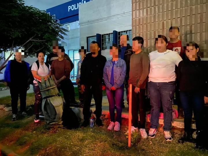 Arrestan a dos por privación la libertad y rescatan municipales a 13  personas, entre ellas un menor de 8 años