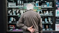 El consumo creció en julio impulsado por autos y préstamos, pero los bienes básicos siguieron sin repuntar