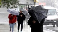 En qué zonas habrá fuertes tormentas y qué recomienda el Servicio Meteorológico El Servicio Meteorológico Nacional brindó el pronóstico para el inicio de semana, que se mantiene con frío y podría tene