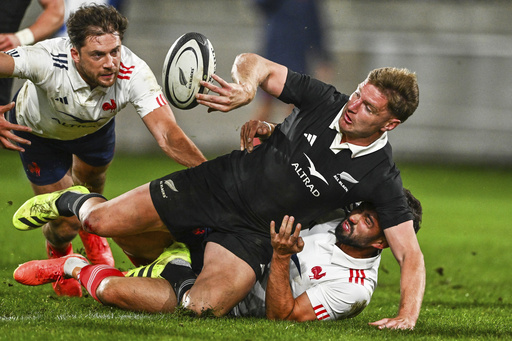 Barrett regresa de una lesión para capitanear a los All Blacks ante Argentina
