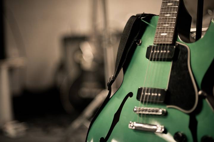 Famed metal guitarist will perform while seated on band’s tour; gives health update