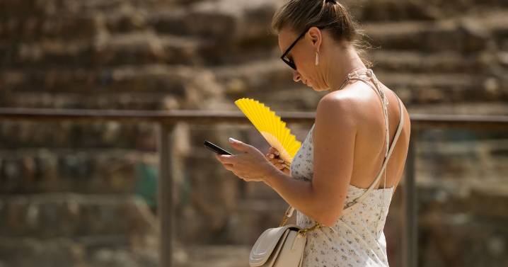 UKHSA issues yellow heat alert as heatwave forecast for 30C temperatures