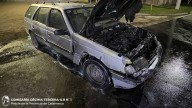 Policías sofocaron el incendio de un automóvil en el norte de la capital