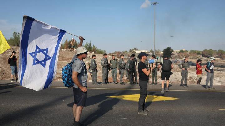 Familiares de los rehenes retenidos por Hamás acamparán en la frontera con Gaza para presionar a Israel a un alto el fuego