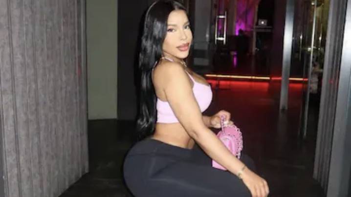 Falleció famosa influencer: la encontraron baleada en su auto