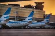 Comenzó el paro de controladores de tránsito aéreo y miles de pasajeros se vieron afectados