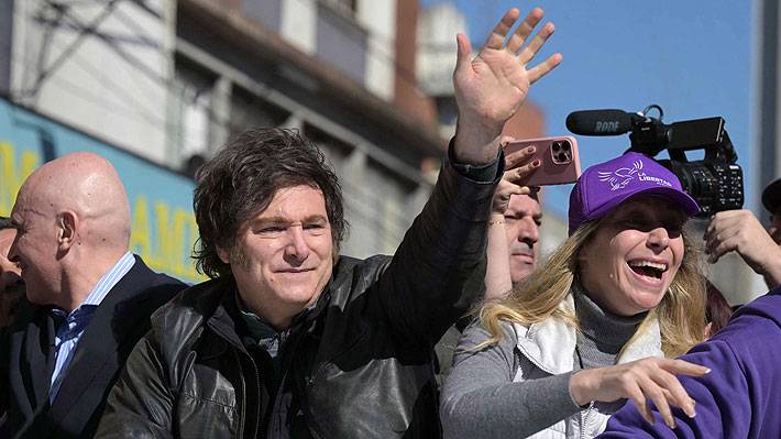 Atacan a caravana de Javier Milei durante acto electoral: Mandatario debió ser evacuado
