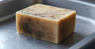 Retiran del mercado famosas cremas y jabones por contaminación con bacteria: FDA