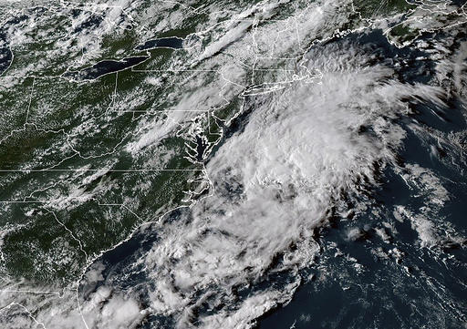 Tormenta tropical Fernand pasa muy al este de Bermudas y no es amenaza para tierra.
