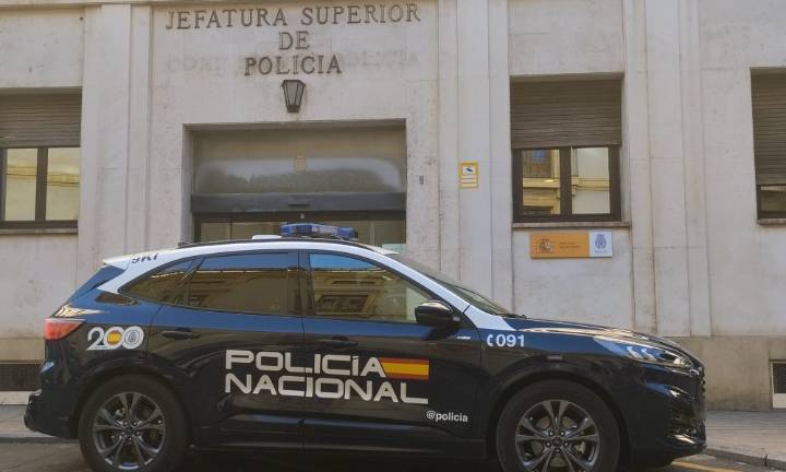 La Policía Nacional detiene en Murcia a un hombre sorprendido intentando forzar la puerta de una empresa